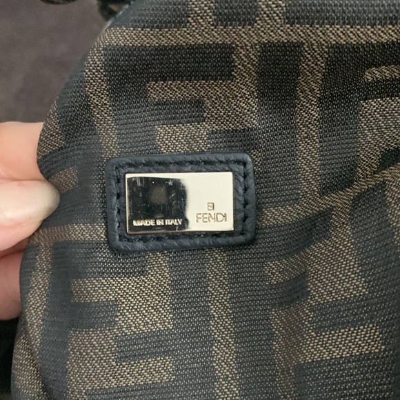 Fendi leather spy bag - Picture 8 of 17